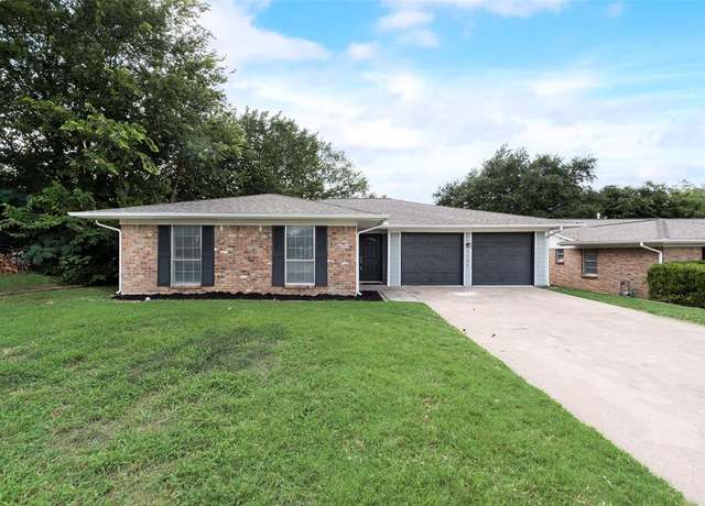 Property at 5504 Whitman Ave, Fort Worth, TX 76133, 3 beds, 2 baths