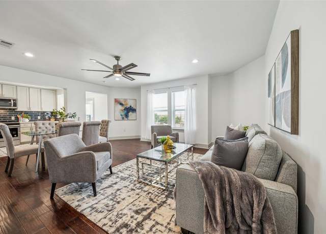 Property at 1964 W Davis St, Dallas, TX 75208, 3 beds, 2.5 baths
