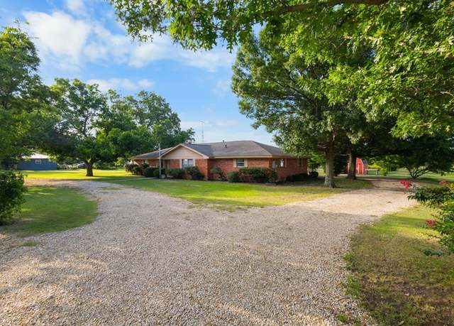 Property at 218 College Ave, Era, TX 76238, 3 beds, 2.5 baths