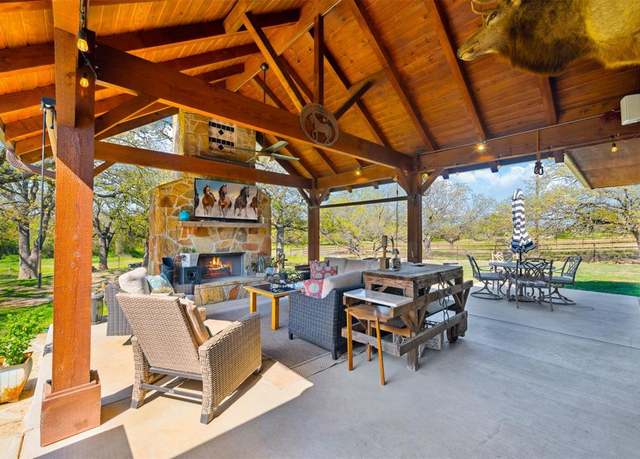 Property at 4412 Holbrook Rd, Springtown, TX 76082, 4 beds, 3.5 baths