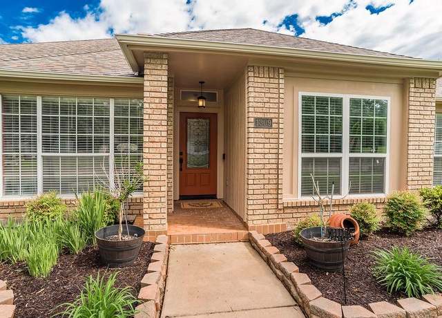 Property at 1309 Red Maple Dr, Carrollton, TX 75007, 4 beds, 2 baths