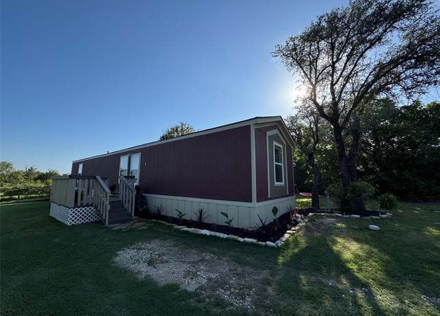 Property at 4215 Tennessee Trl, Granbury, TX 76048, 3 beds, 2 baths