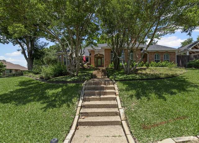 Property at 3512 Ridglea Country Club Dr, Fort Worth, TX 76116, 3 beds, 2.5 baths