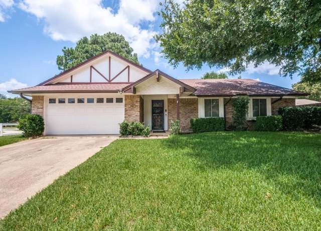 Property at 1001 Aspen Ln, Mansfield, TX 76063, 3 beds, 2 baths
