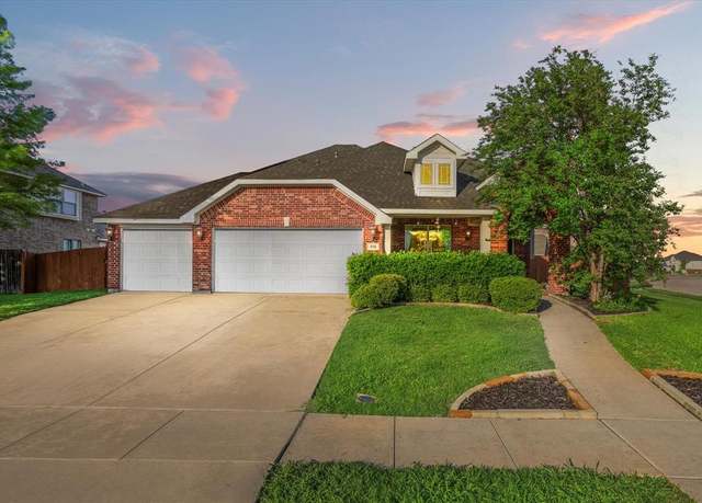 Property at 501 Highpoint Ln, Mansfield, TX 76063, 4 beds, 3 baths