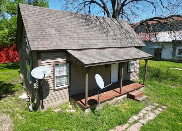 Property at 705 E 1st North St, Kaufman, TX 75142, 2 beds, 1 bath