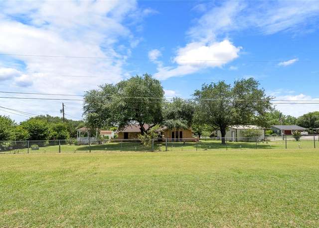 Property at 137 Oakview Cir, Waco, TX 76705, 3 beds, 2 baths
