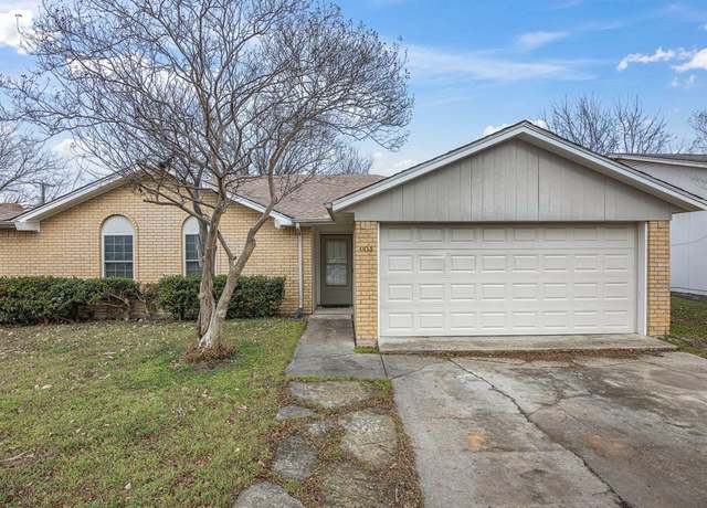 Property at 904 Phillips Dr, Ennis, TX 75119, 3 beds, 2 baths