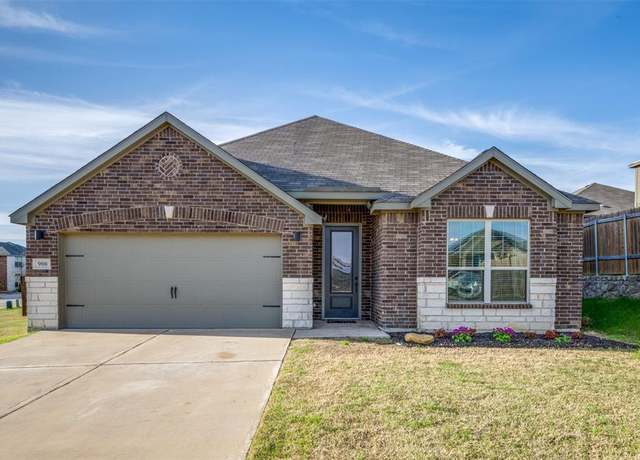 Property at 900 Juneberry Dr, Denton, TX 76207, 3 beds, 2 baths