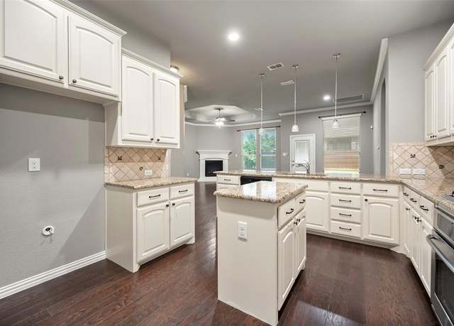 Property at 125 Mineral Point Dr, Aledo, TX 76008, 4 beds, 3 baths