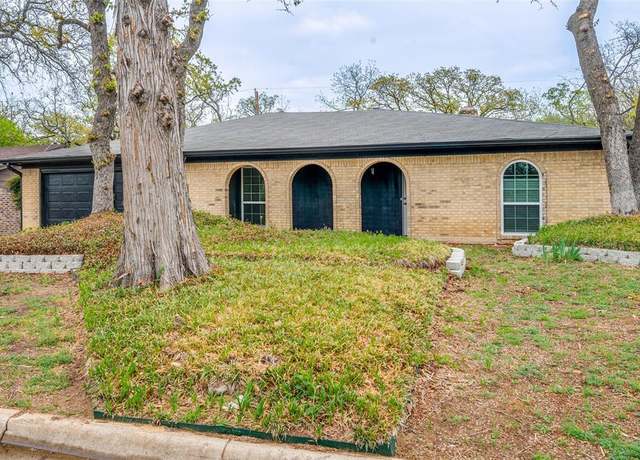 Property at 2715 Bent Tree Ln, Arlington, TX 76016, 3 beds, 2.5 baths
