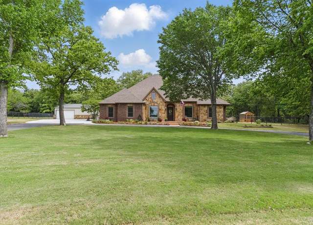 Property at 117 Brook Hollow Ln, Weatherford, TX 76088, 4 beds, 3.5 baths