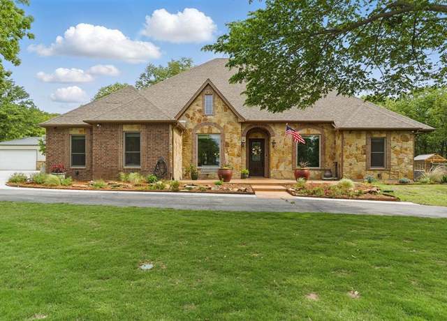 Property at 117 Brook Hollow Ln, Weatherford, TX 76088, 4 beds, 3.5 baths