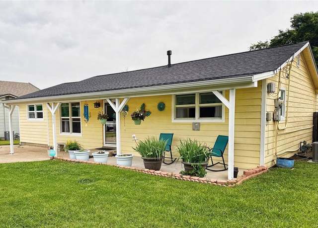 Property at 337 S Dobson St, Burleson, TX 76028, 2 beds, 1 bath