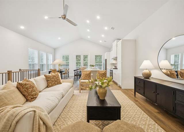 Property at 1028 Cavour Pl, Dallas, TX 75204, 3 beds, 2.5 baths