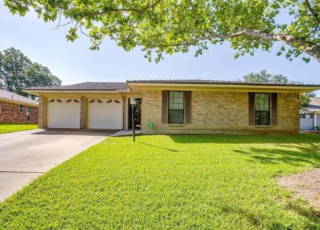 Property at 6417 Winifred Dr, Fort Worth, TX 76133, 4 beds, 2 baths