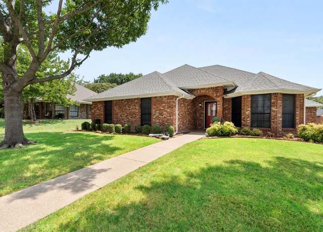 Property at 106 Indian Hills Dr, Waxahachie, TX 75165, 3 beds, 2 baths