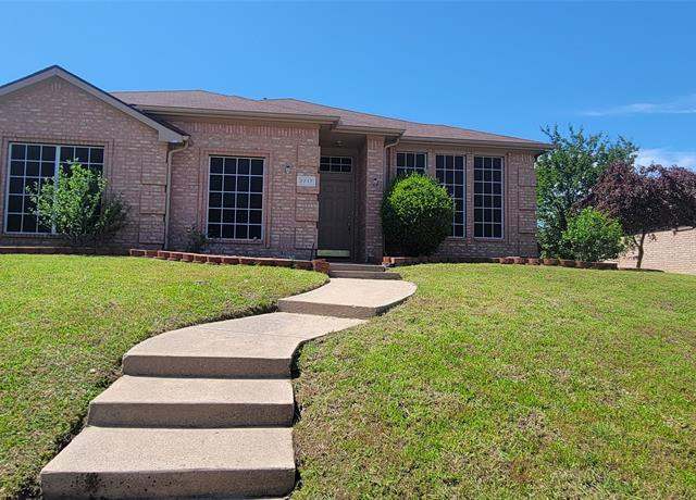 Property at 2717 Creek Crossing Rd, Mesquite, TX 75181, 3 beds, 2 baths