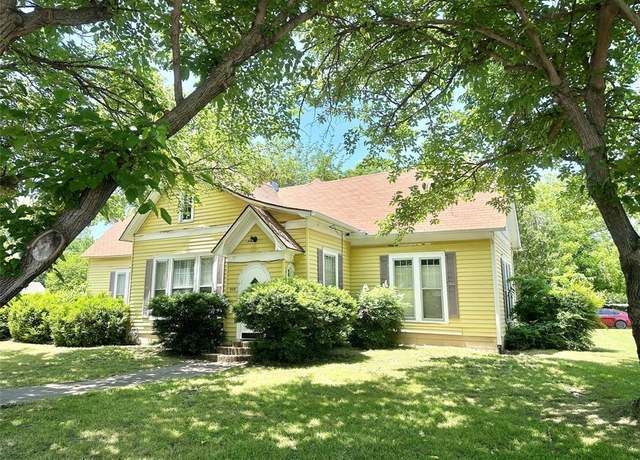 Property at 505 S Grand Ave, Gainesville, TX 76240, 3 beds, 2 baths