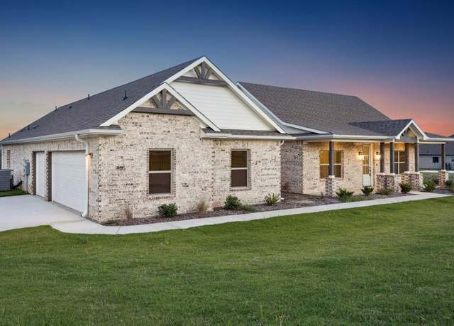 Property at 405 Red Roan Rdg, Weatherford, TX 76087, 4 beds, 2.5 baths