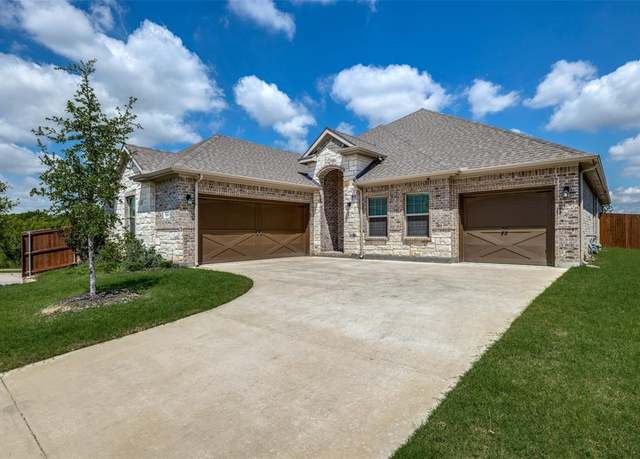 Property at 1301 Deer Hollow Dr, Arlington, TX 76002, 4 beds, 2 baths