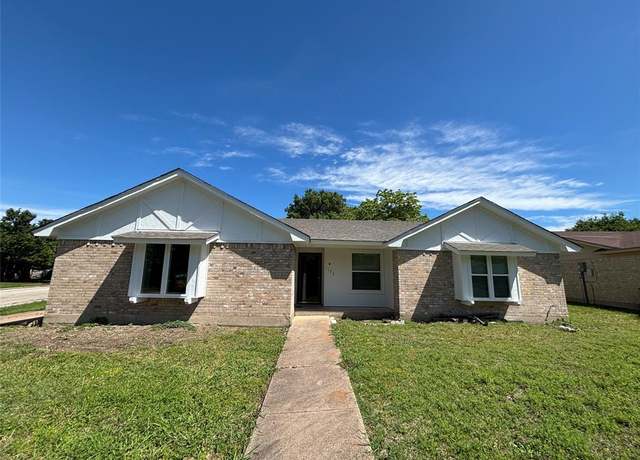 Property at 1153 Tracy Ln, Lancaster, TX 75134, 3 beds, 2 baths