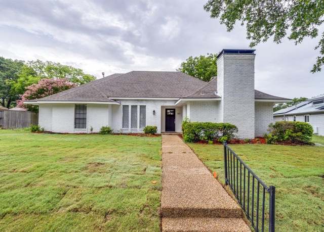 Property at 601 Ridgegate Dr, Garland, TX 75040, 4 beds, 3 baths