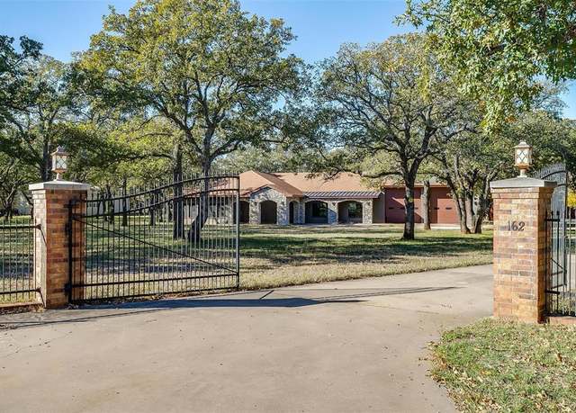 Property at 162 Eastledge Dr, Graham, TX 76450, 4 beds, 4 baths