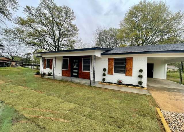 Property at 345 High St, Blossom, TX 75416, 3 beds, 1 bath