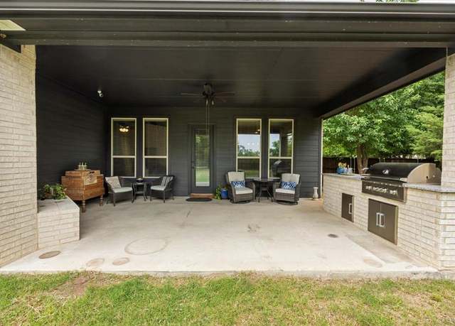 Property at 221 Mckinley Cir, Waxahachie, TX 75167, 3 beds, 2.5 baths