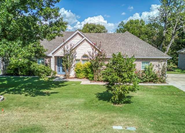Property at 603 S Walnut St, Cleburne, TX 76033, 3 beds, 2 baths