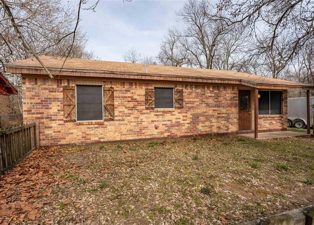 Property at 825 E Oak, Paris, TX 75460, 2 beds, 1 bath