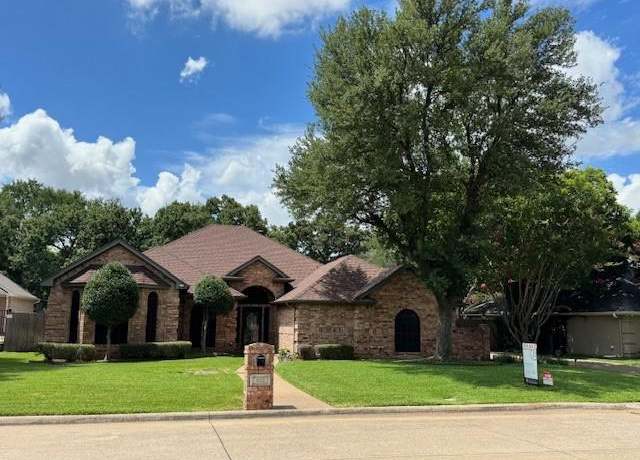 Property at 808 Majestic Oaks Ct, Mansfield, TX 76063, 3 beds, 2 baths