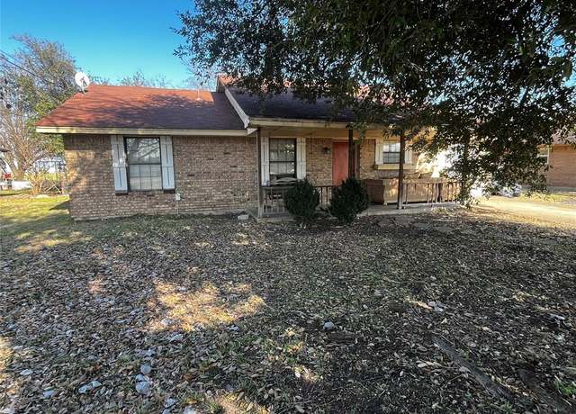 Property at 427 N Dallas St, Palmer, TX 75152, 3 beds, 2 baths