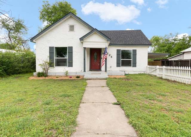 Property at 226 W Willingham St, Cleburne, TX 76033, 3 beds, 2 baths