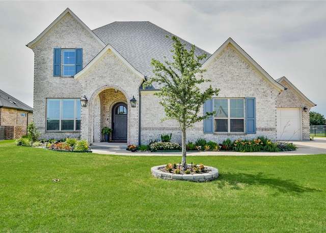 Property at 2405 Palmer Ct, Granbury, TX 76048, 4 beds, 3 baths