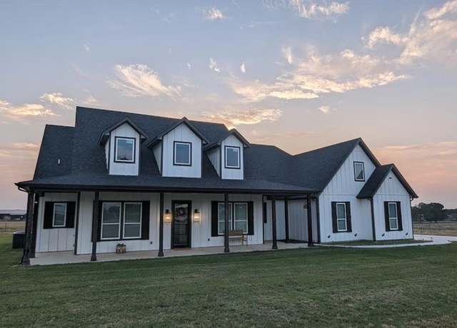 Property at 886 County Road 3341, Paradise, TX 76073, 5 beds, 4.5 baths