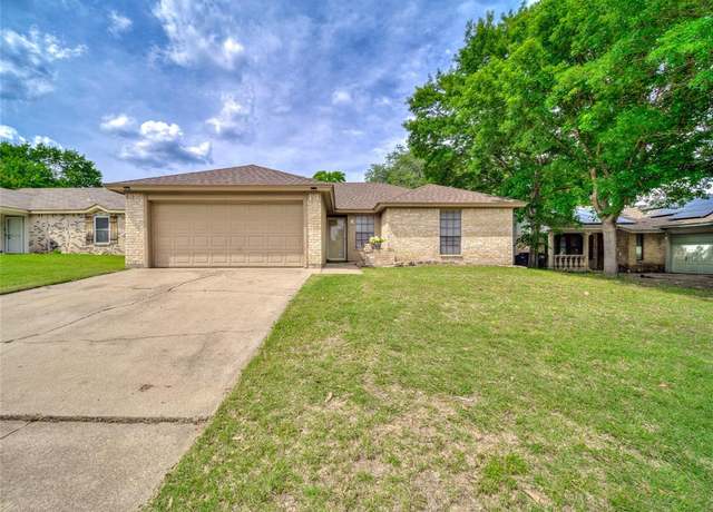 Property at 10032 Lone Eagle Dr, Fort Worth, TX 76108, 3 beds, 2 baths