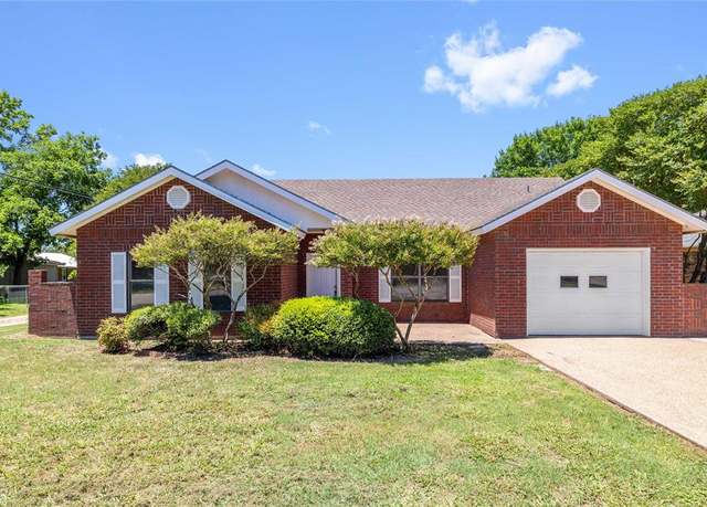 Property at 1615 Southgate Dr, Brownwood, TX 76801, 3 beds, 2 baths