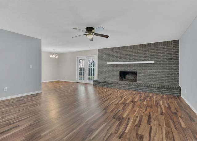 Property at 1507 Linda St, Bowie, TX 76230, 3 beds, 2 baths