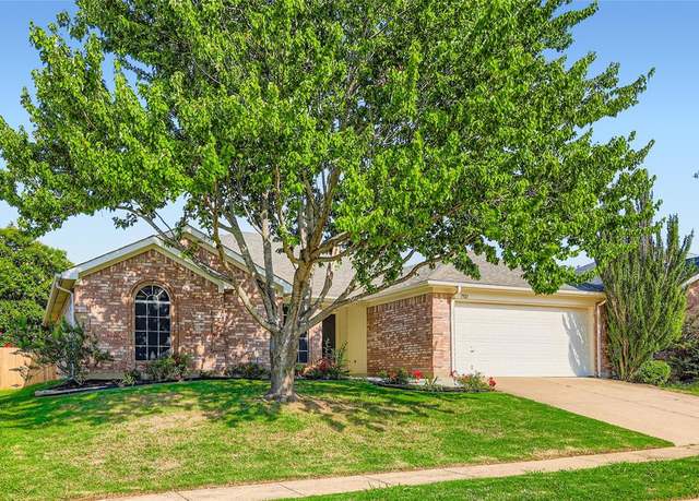 Property at 7921 Mourning Dove Dr, Arlington, TX 76002, 4 beds, 2 baths