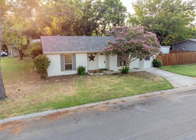 Property at 1717 Meadow Oak St, Denton, TX 76209, 3 beds, 1 bath
