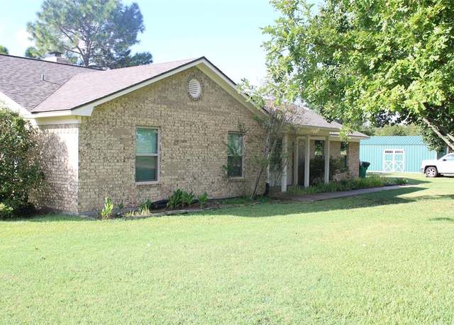 Property at 101 Fort Graham Cir, Waco, TX 76705, 3 beds, 2 baths