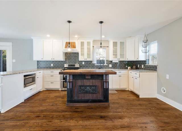 Property at 2524 Watauga Rd, Fort Worth, TX 76111, 4 beds, 3 baths