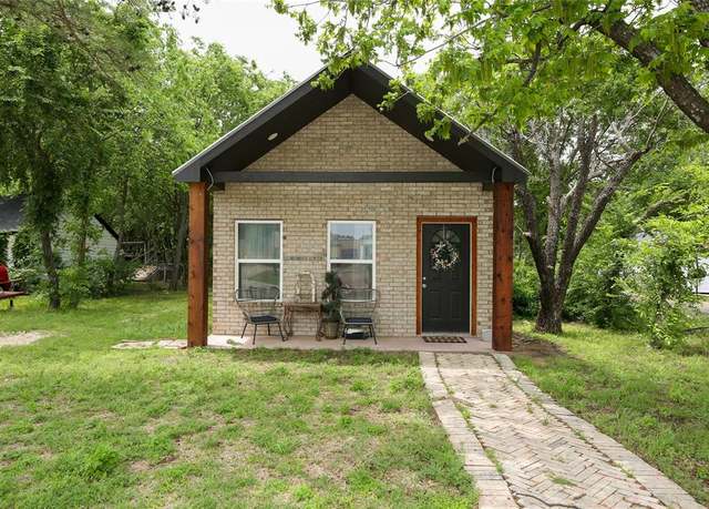 Property at 1013 Clay St, Nocona, TX 76255, 1 bed, 1 bath