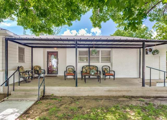 Property at 227 N 9th St, Jacksboro, TX 76458, 2 beds, 2 baths