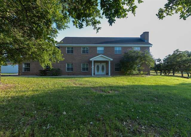 Property at 3100 Shady Oaks Dr, Brownwood, TX 76801, 4 beds, 3 baths