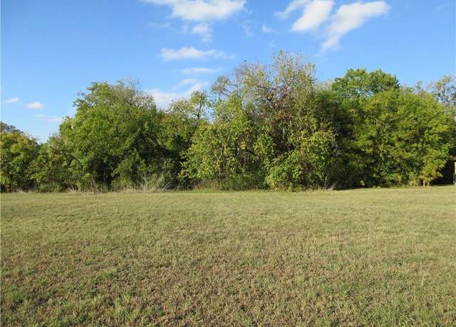 Property at 111 Country Club Dr, Marlin, TX 76661