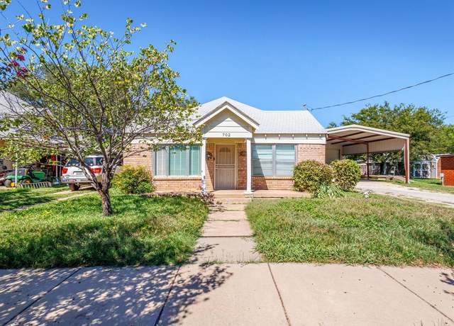 Property at 702 W Walnut, Coleman, TX 76834, 3 beds, 2 baths