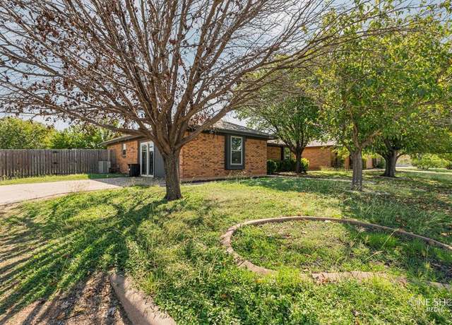 Property at 2633 Melissa Ln, Abilene, TX 79606, 3 beds, 2 baths